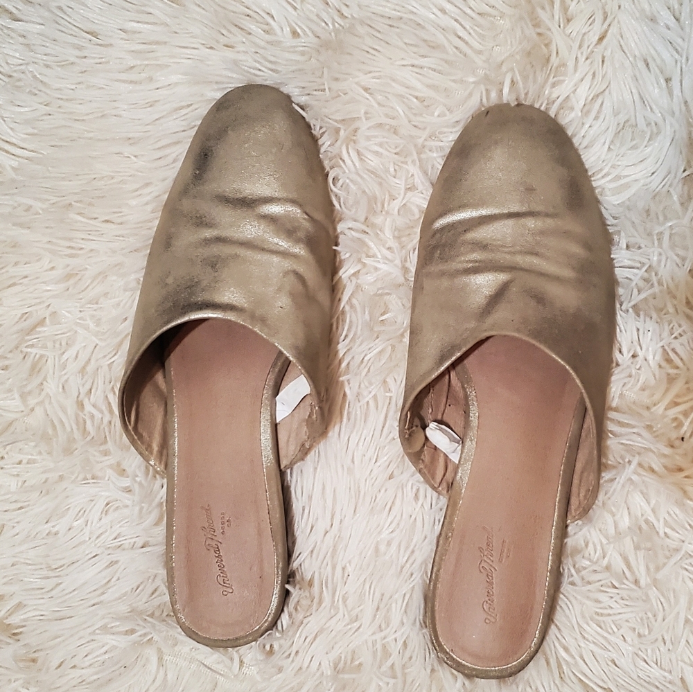 Universal Thread Gold Slip-On Flat Outdoor Sandal Slippers Shoes Womens 7.5